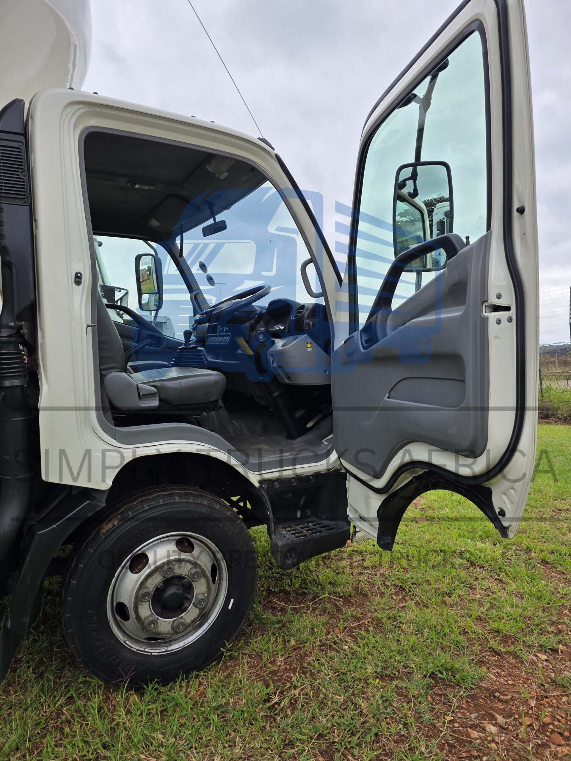 2017 Hino 300 915 Tautliner Body - Door