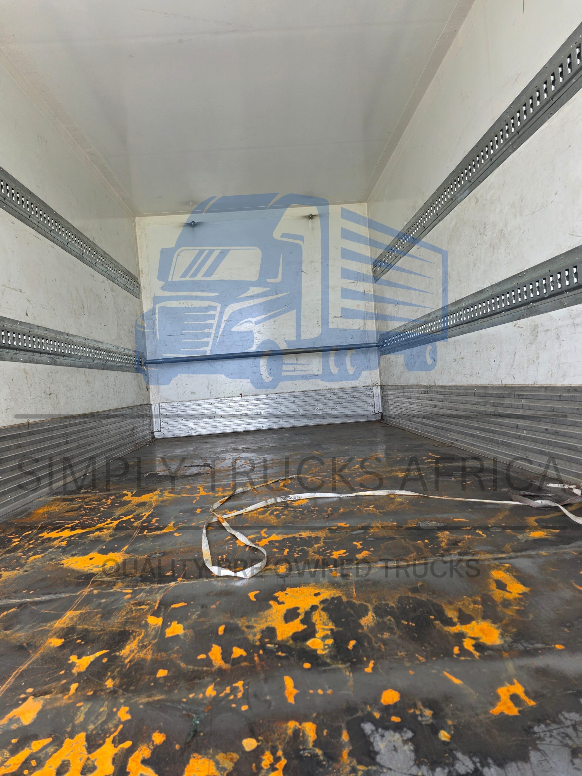 2024 UD Kuzer RKE 150 Van Body - Bin interior