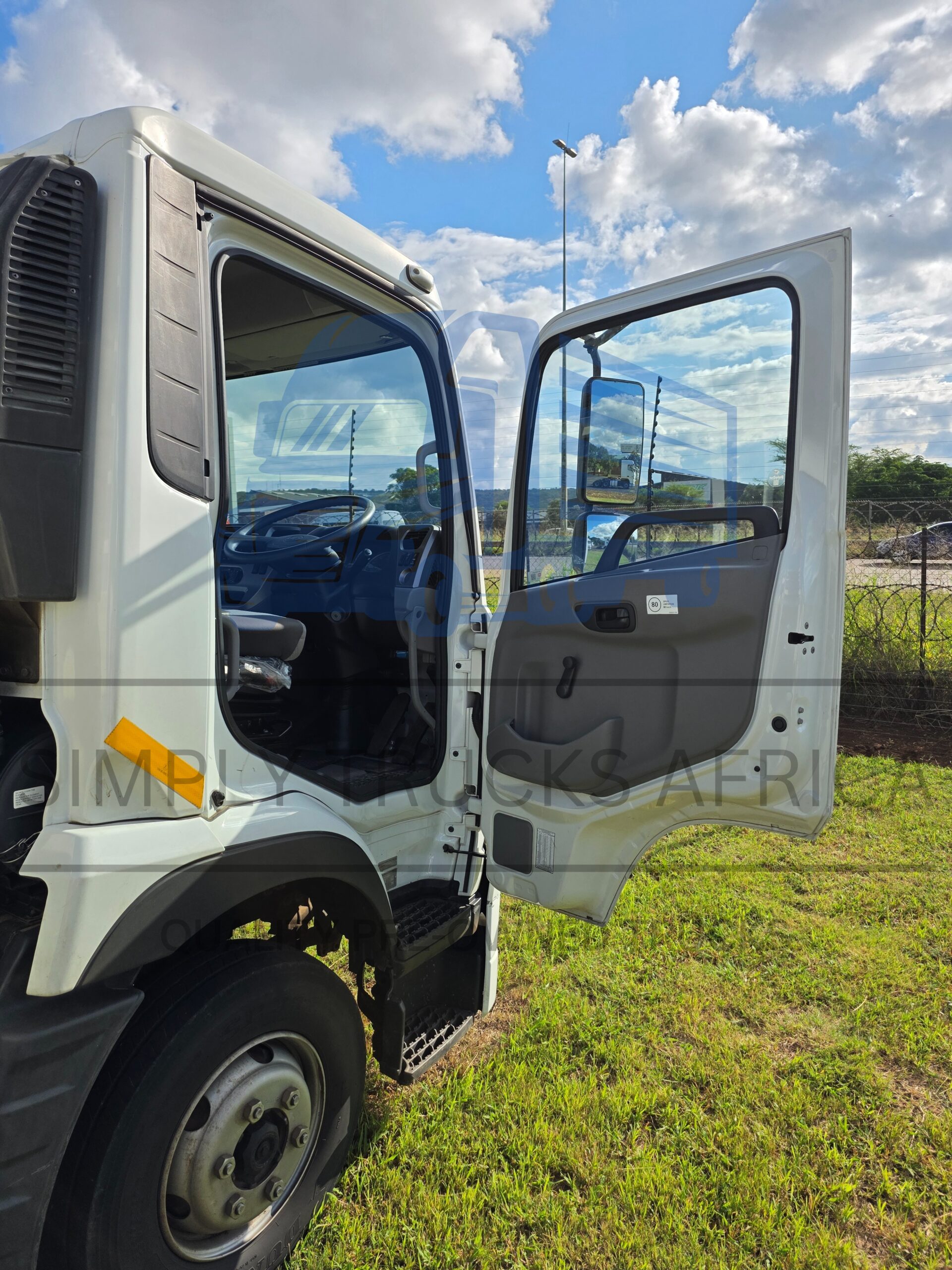 2025 UD Croner MKE 210 Dropside Body - Door