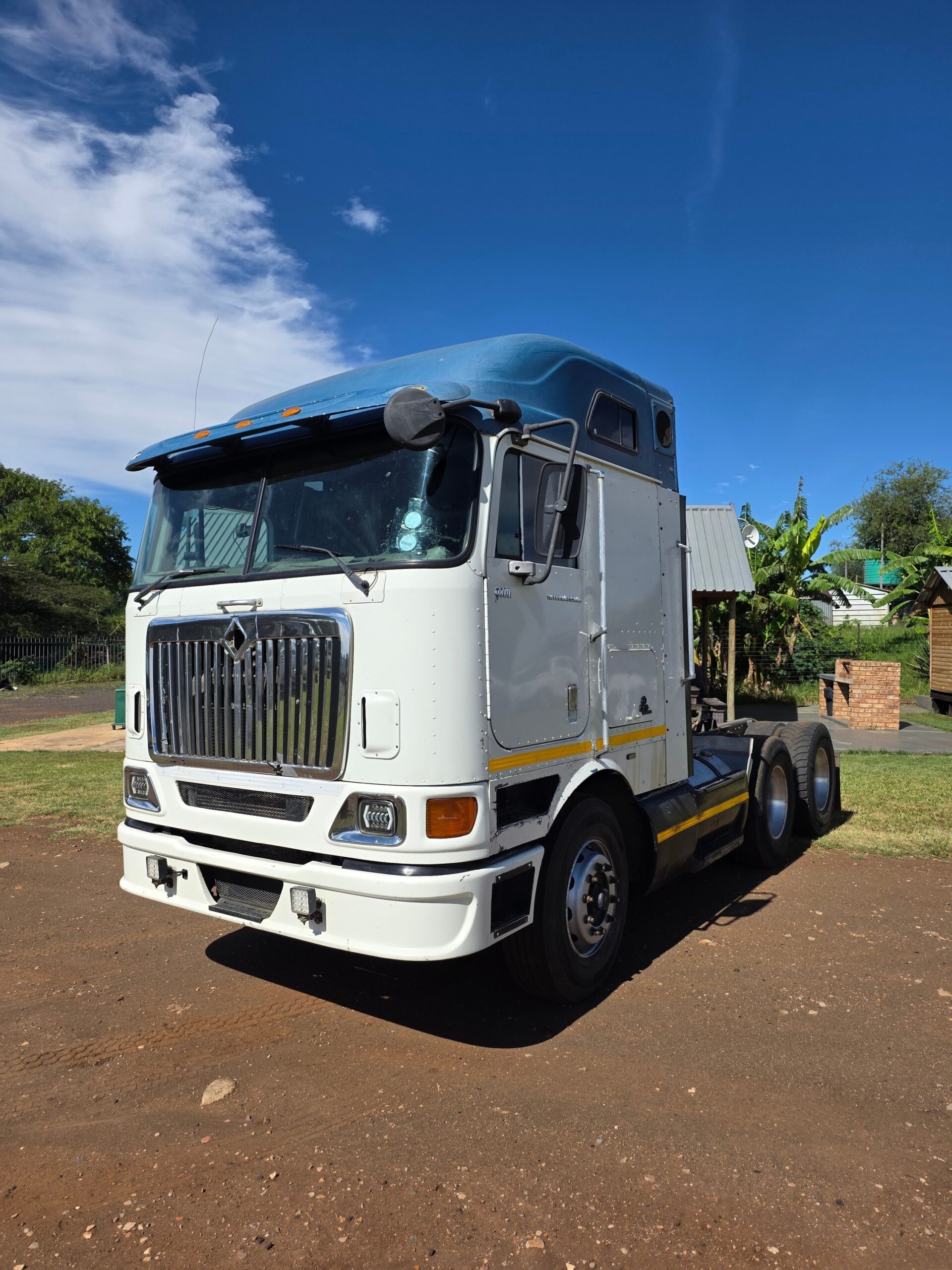 2012 International Eagle 9800i 6x4 Truck Tractor - front view