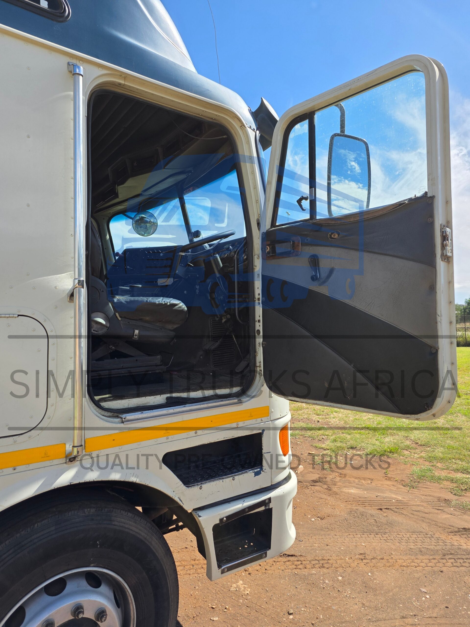 2012 International Eagle 9800i 6x4 Truck Tractor - door