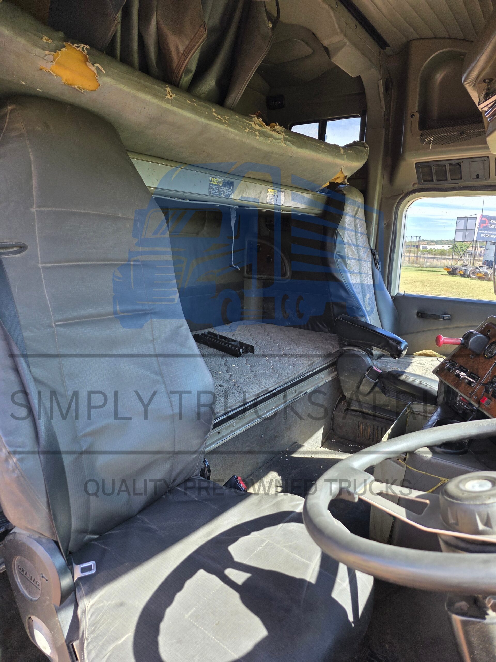 2012 International Eagle 9800i 6x4 Truck Tractor - interior