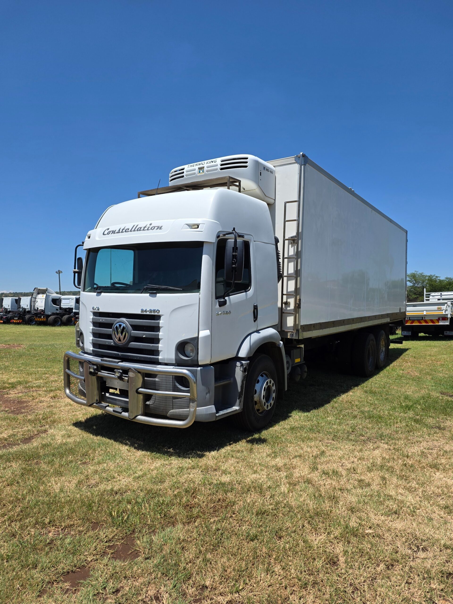 2012 VW Constellation 24-250 (6x2) Refrigerated Body - Front view