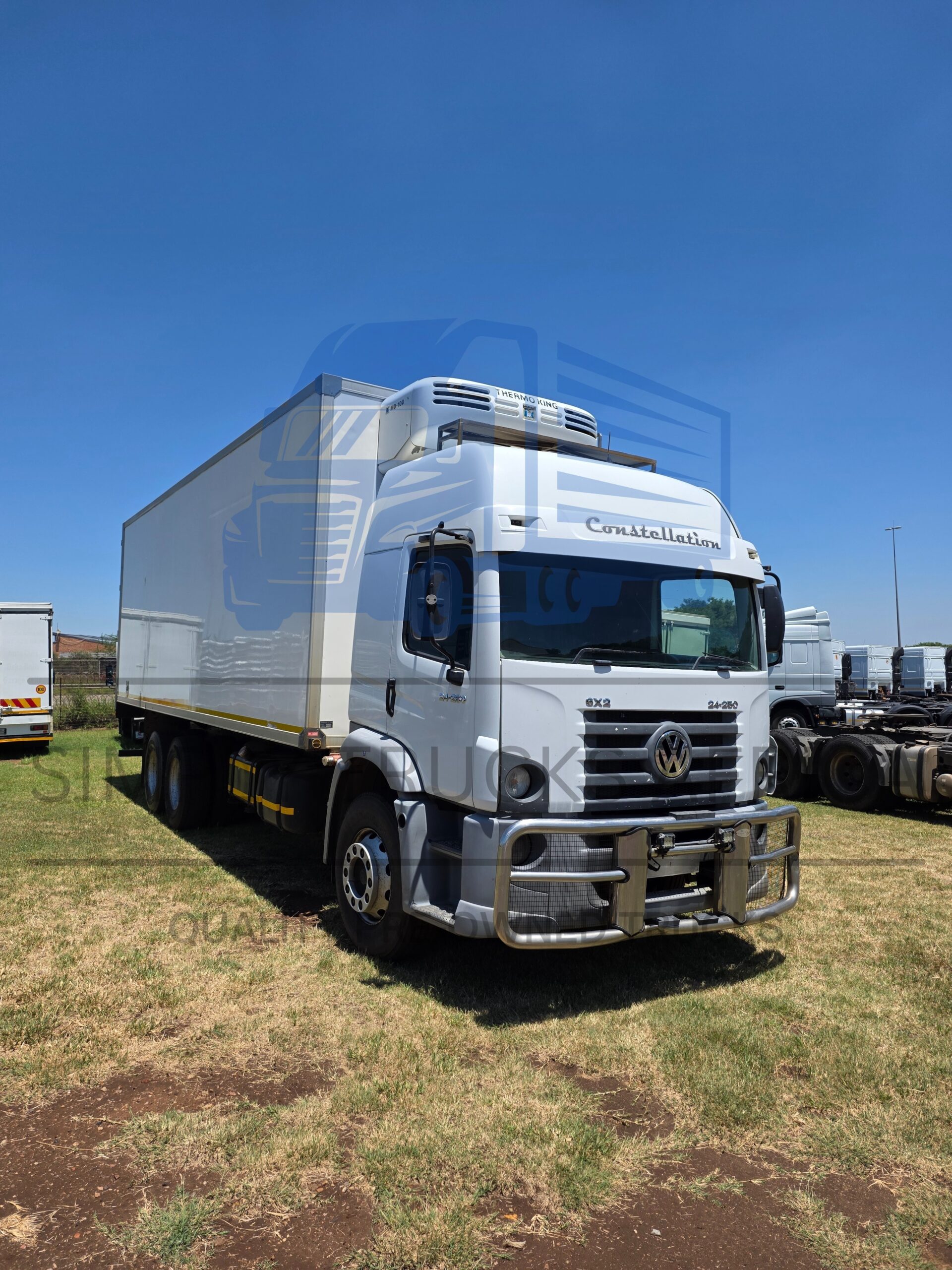 2012 VW Constellation 24-250 (6x2) Refrigerated Body - Front view