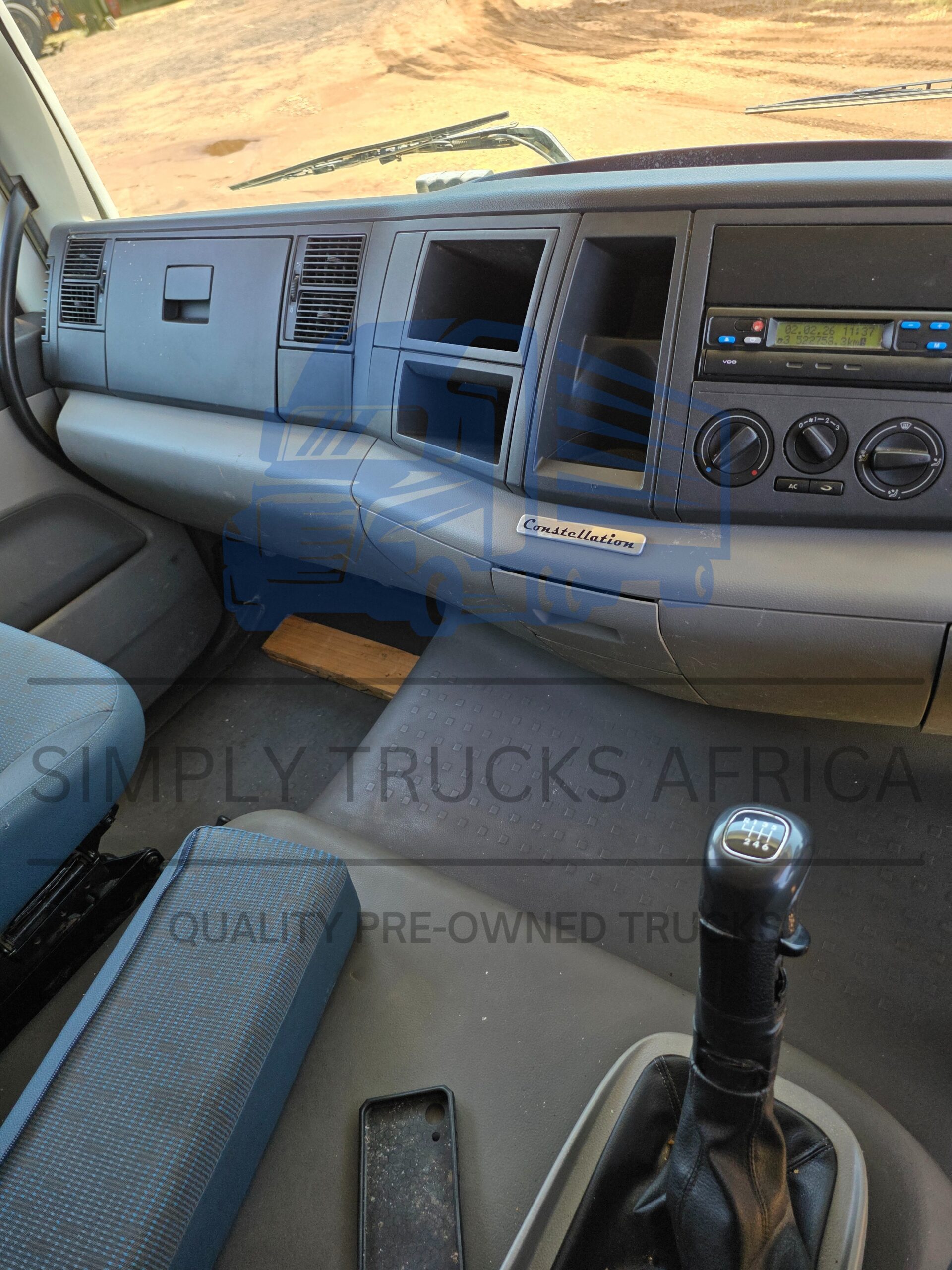 2012 VW Constellation 24-250 (6x2) Refrigerated Body - interior