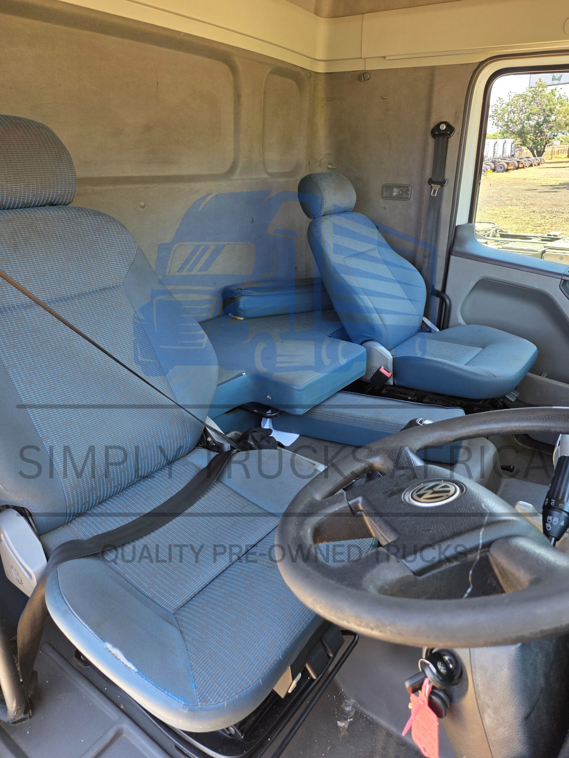 2012 VW Constellation 24-250 (6x2) Refrigerated Body - interior