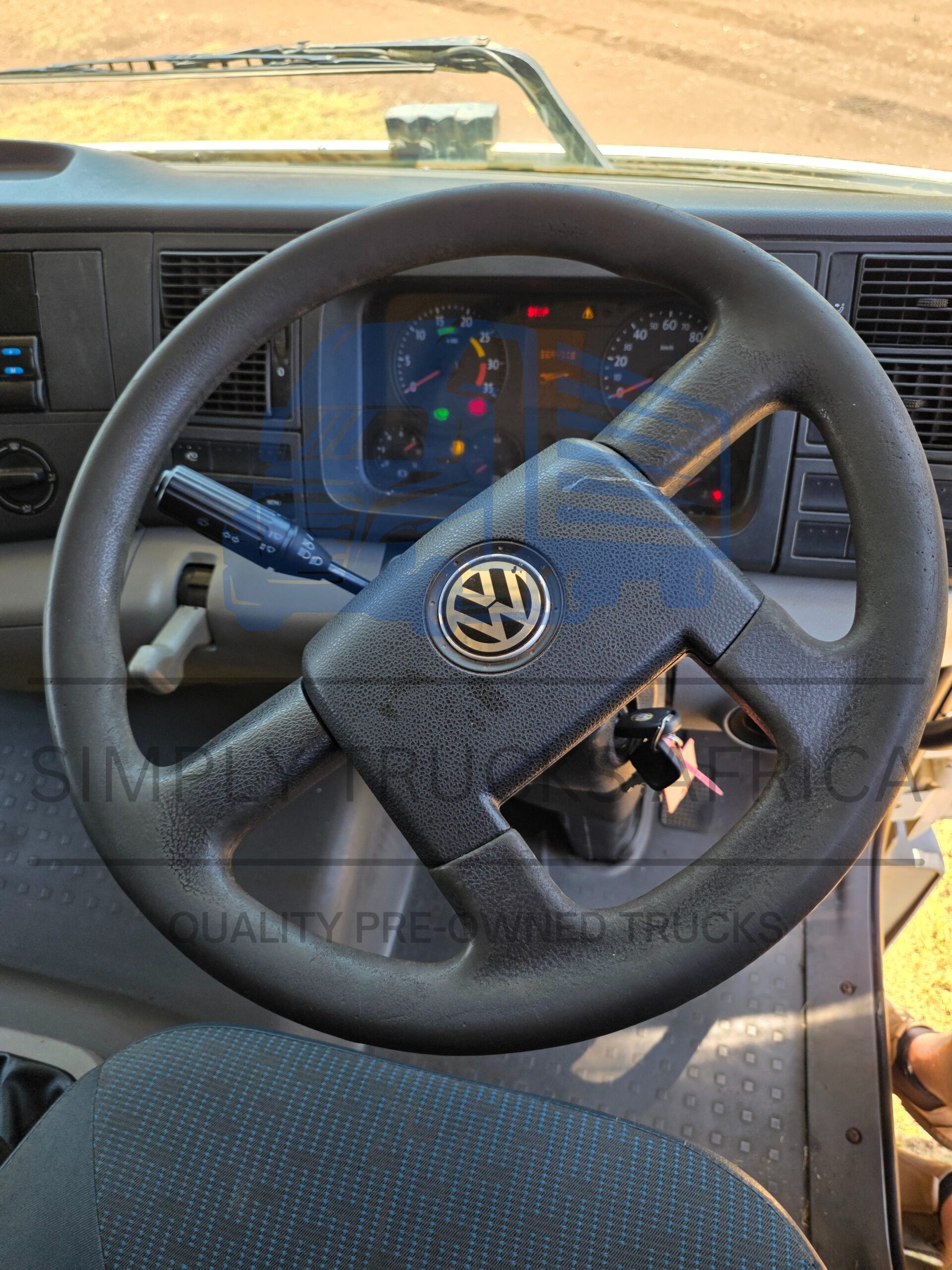 2012 VW Constellation 24-250 (6x2) Refrigerated Body - Dashboard