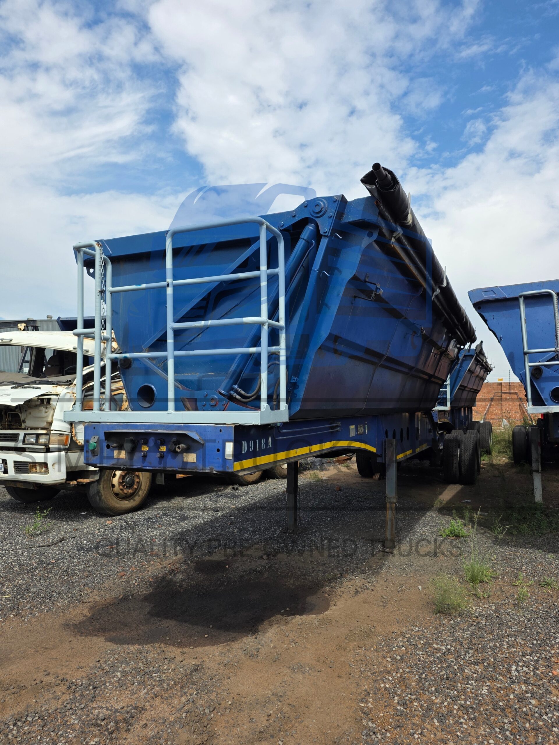 2013-Afrit-40-cube-side-tipper-trailer-2