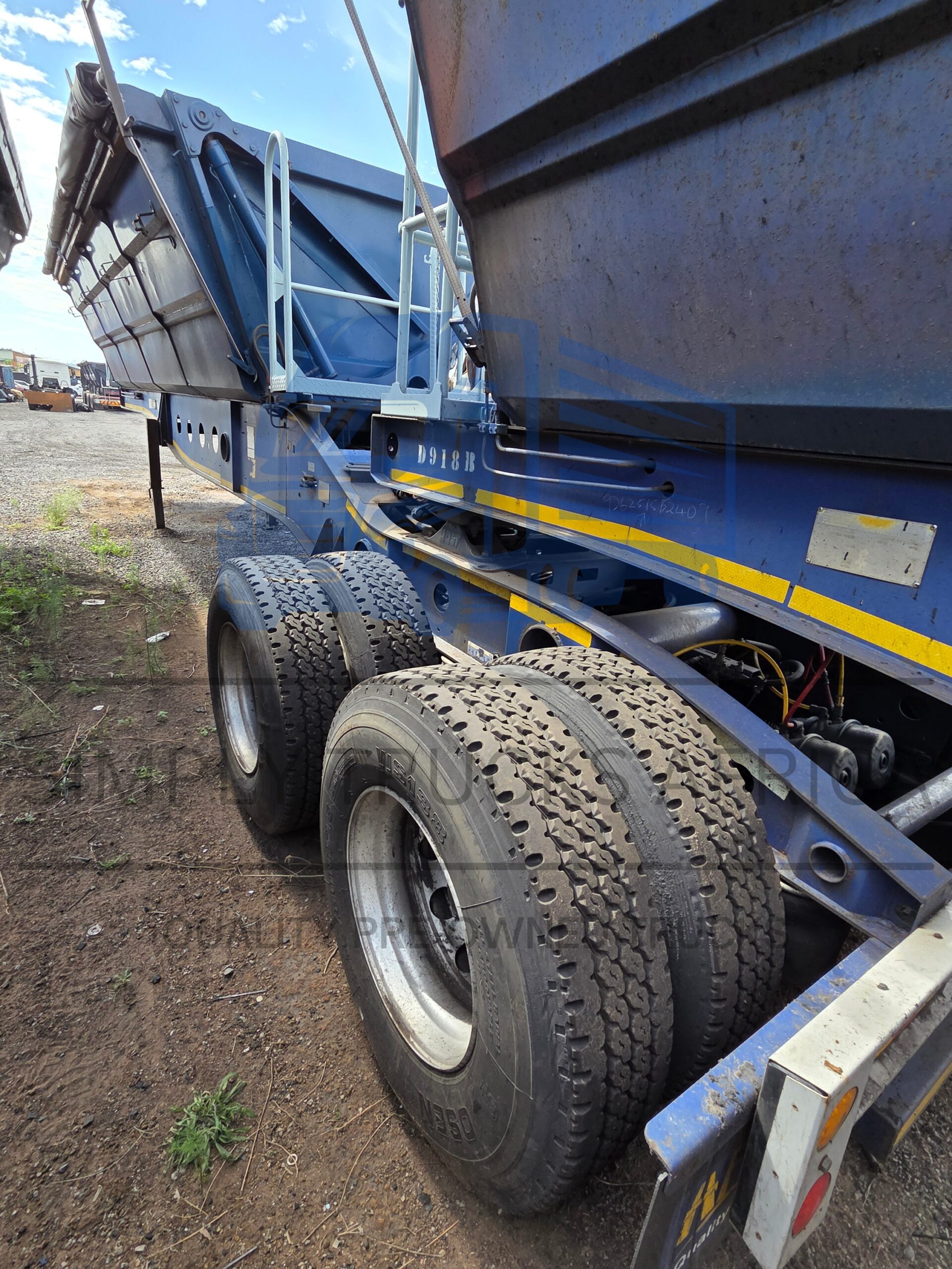 2013 Afrit 40 cube side tipper trailer