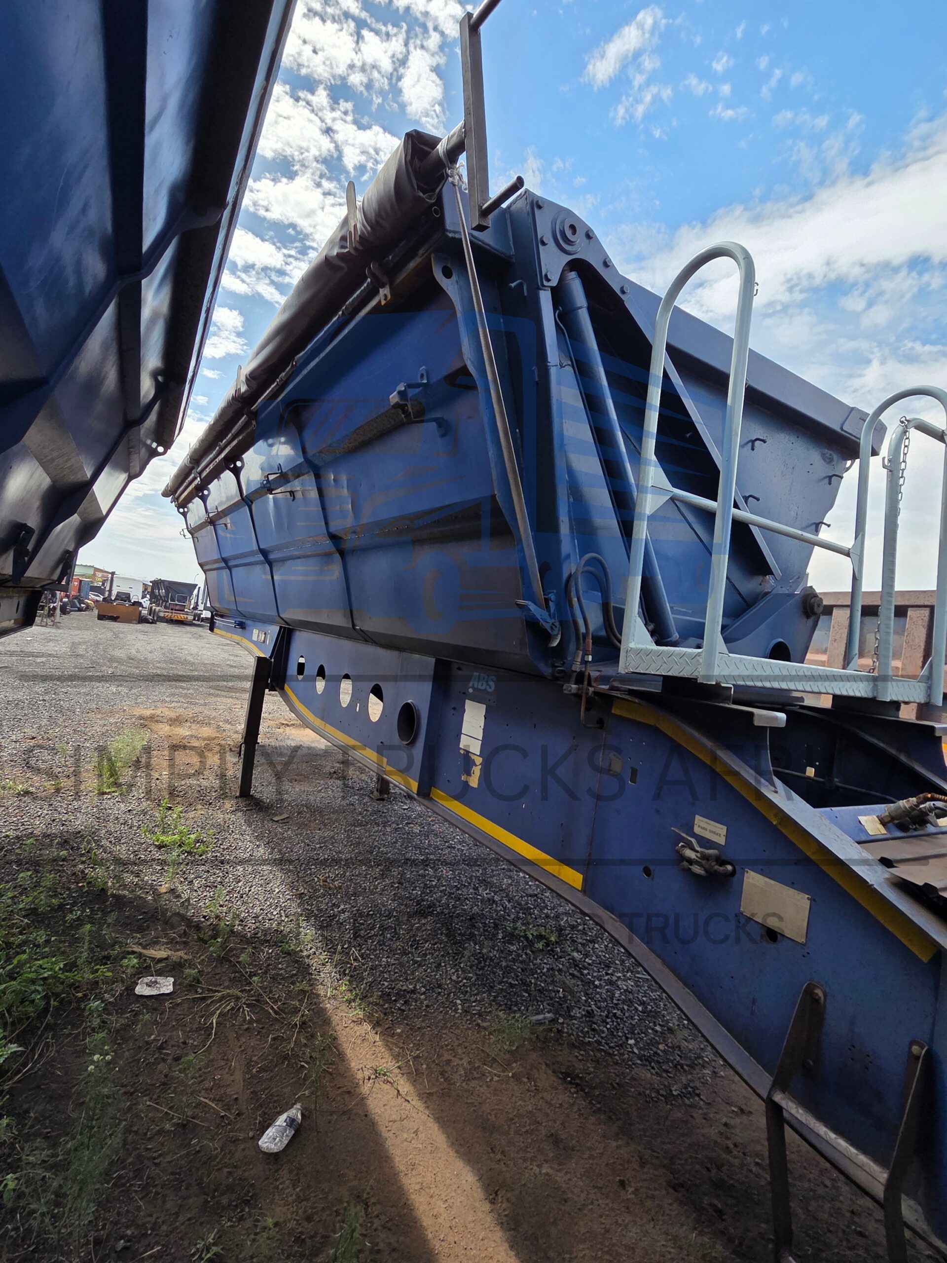 2013 Afrit 40 cube side tipper trailer