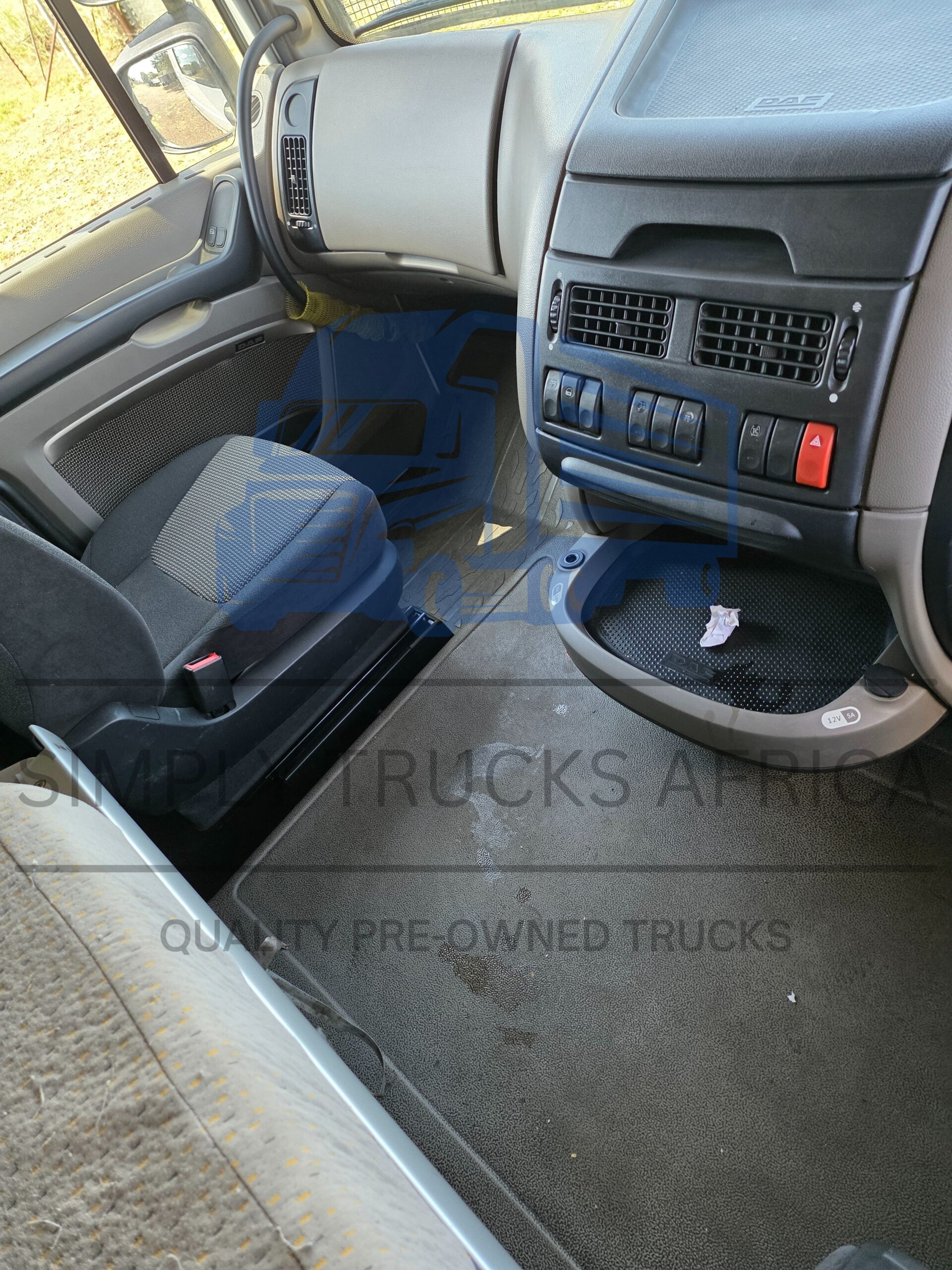 2019-DAF XF 105.460 6x4 Truck Tractor - interior