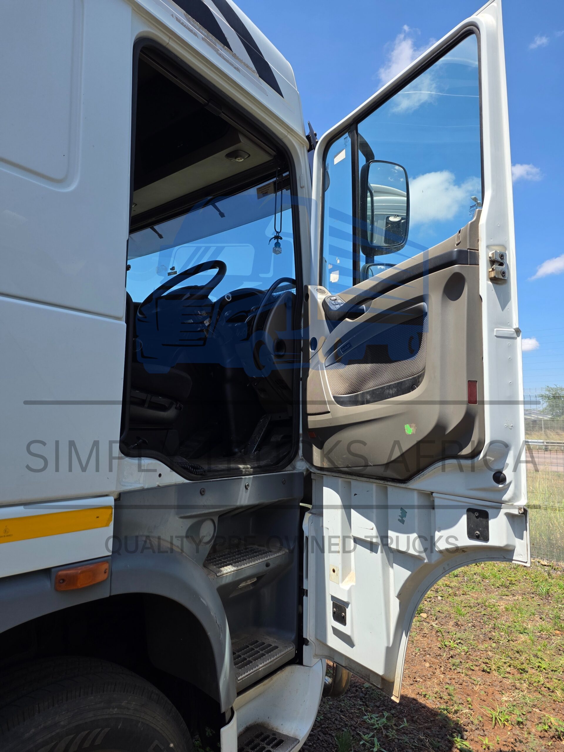 2019 DAF XF 105.460 6x4 Truck Tractor - Door