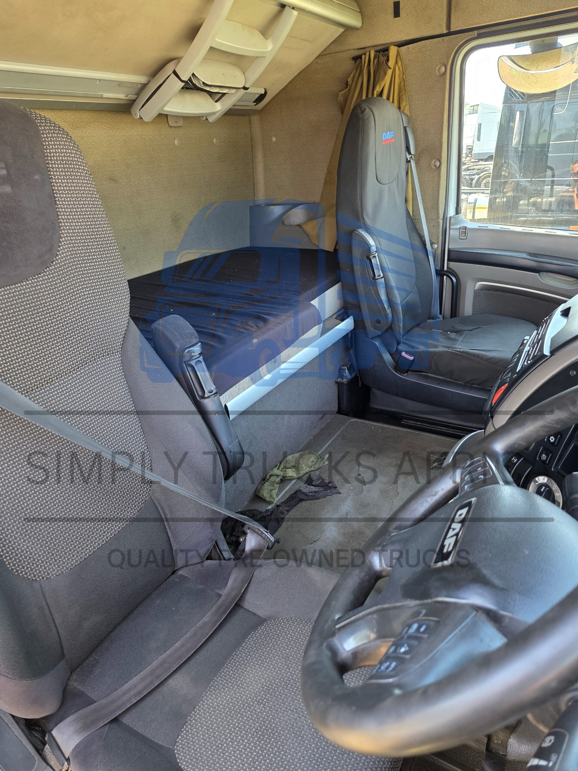 2019 DAF XF 105.460 6x4 Truck Tractor - Interior