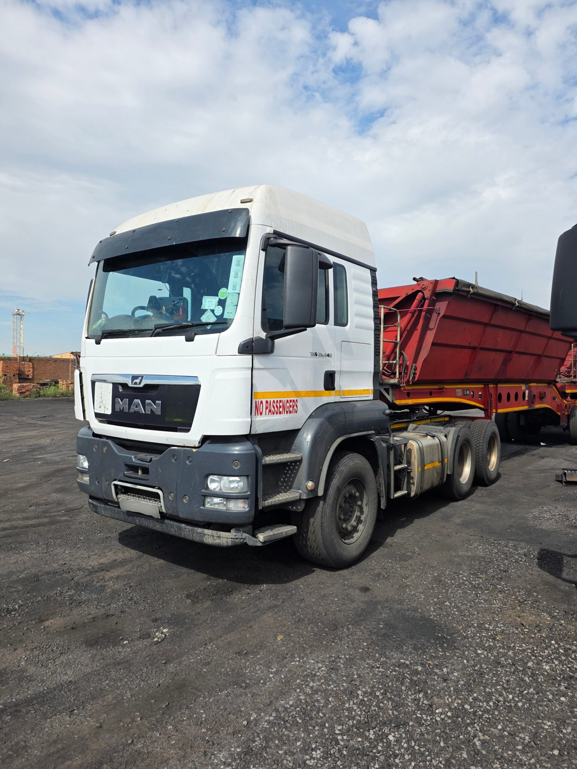 2019 MAN TGS 26.440 6x4 truck tractor - front view
