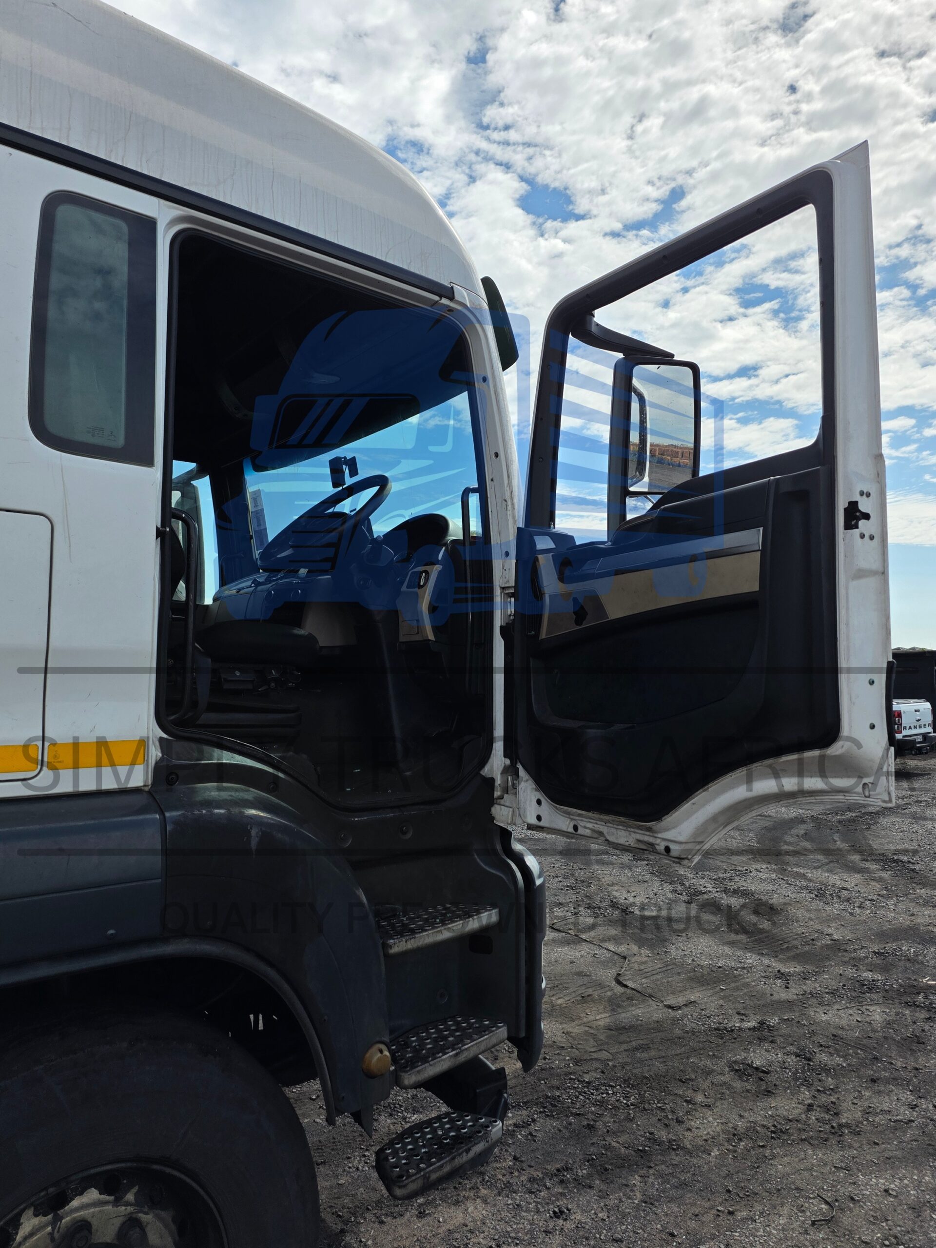 2019 MAN TGS 26.440 6x4 truck tractor - door