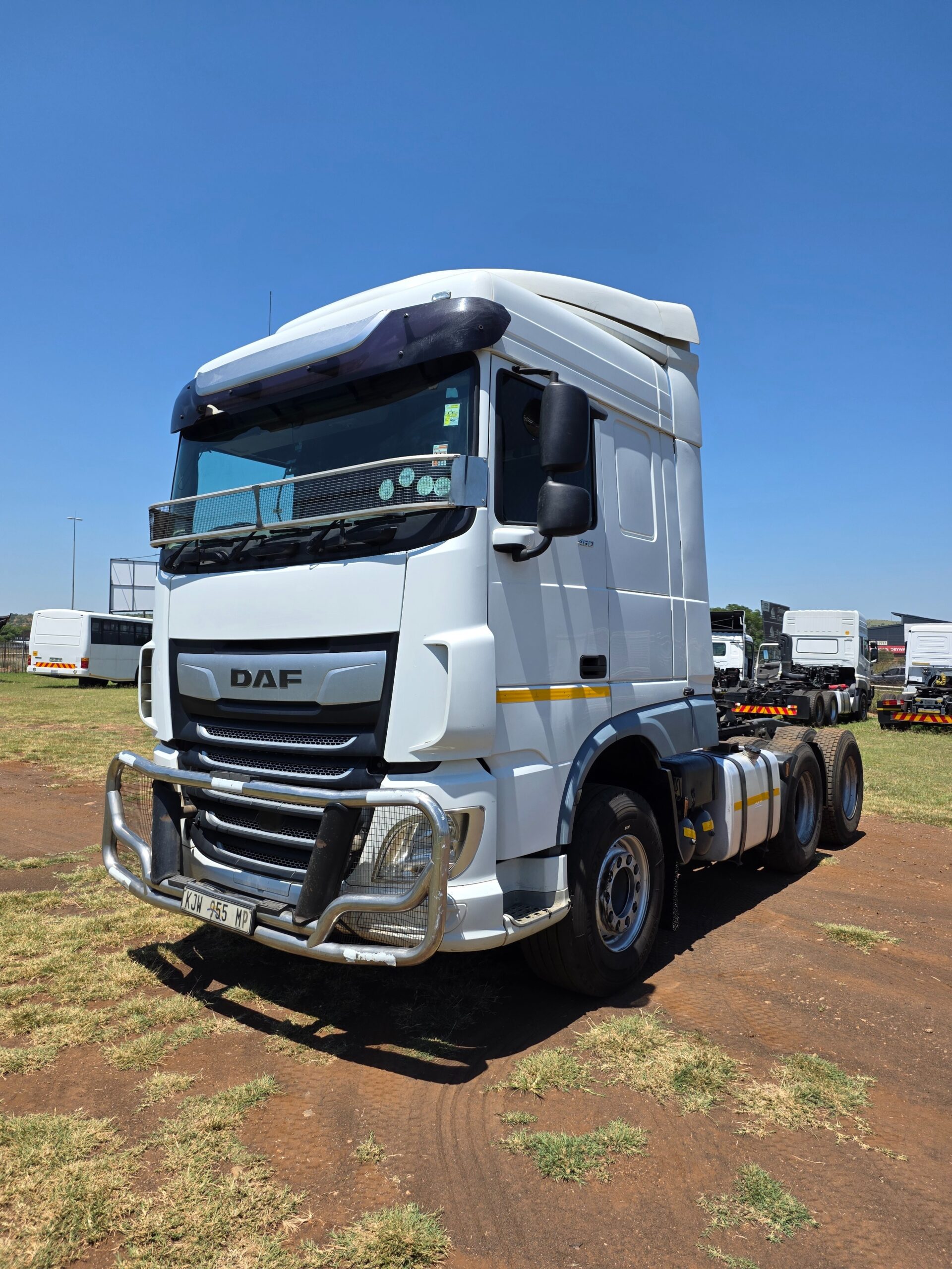 2021 DAF XF 480 6x4 Truck Tractor - front view