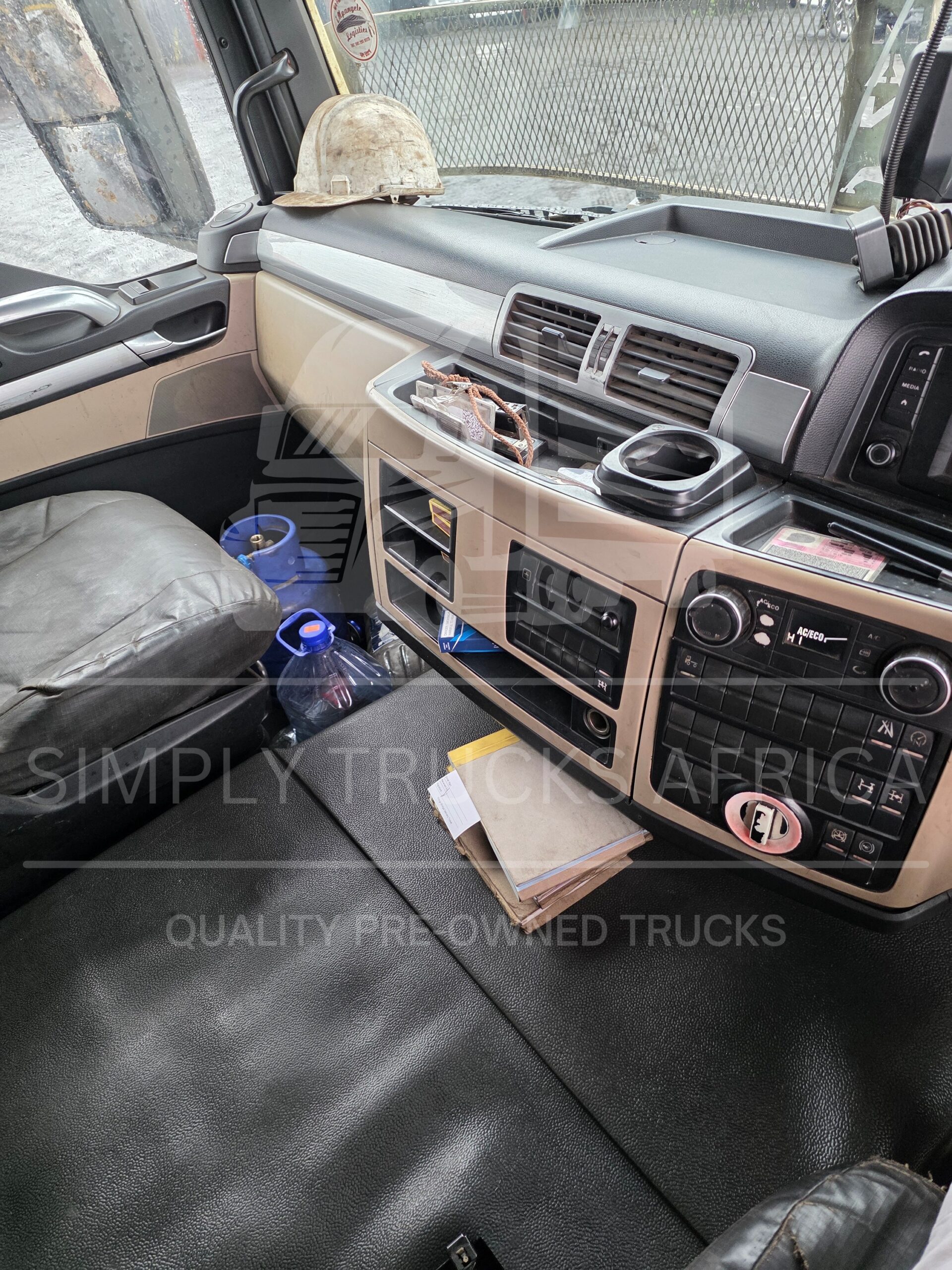 2019 MAN TGS 27.480 6x4 Truck Tractor - interior