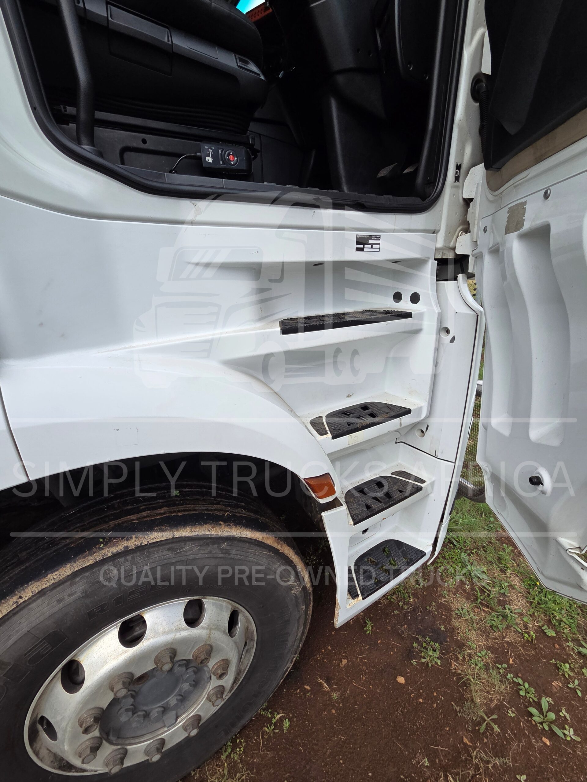 2018 Mercedes-Benz Actros 2645 Standard 6x4 Truck Tractor - door steps