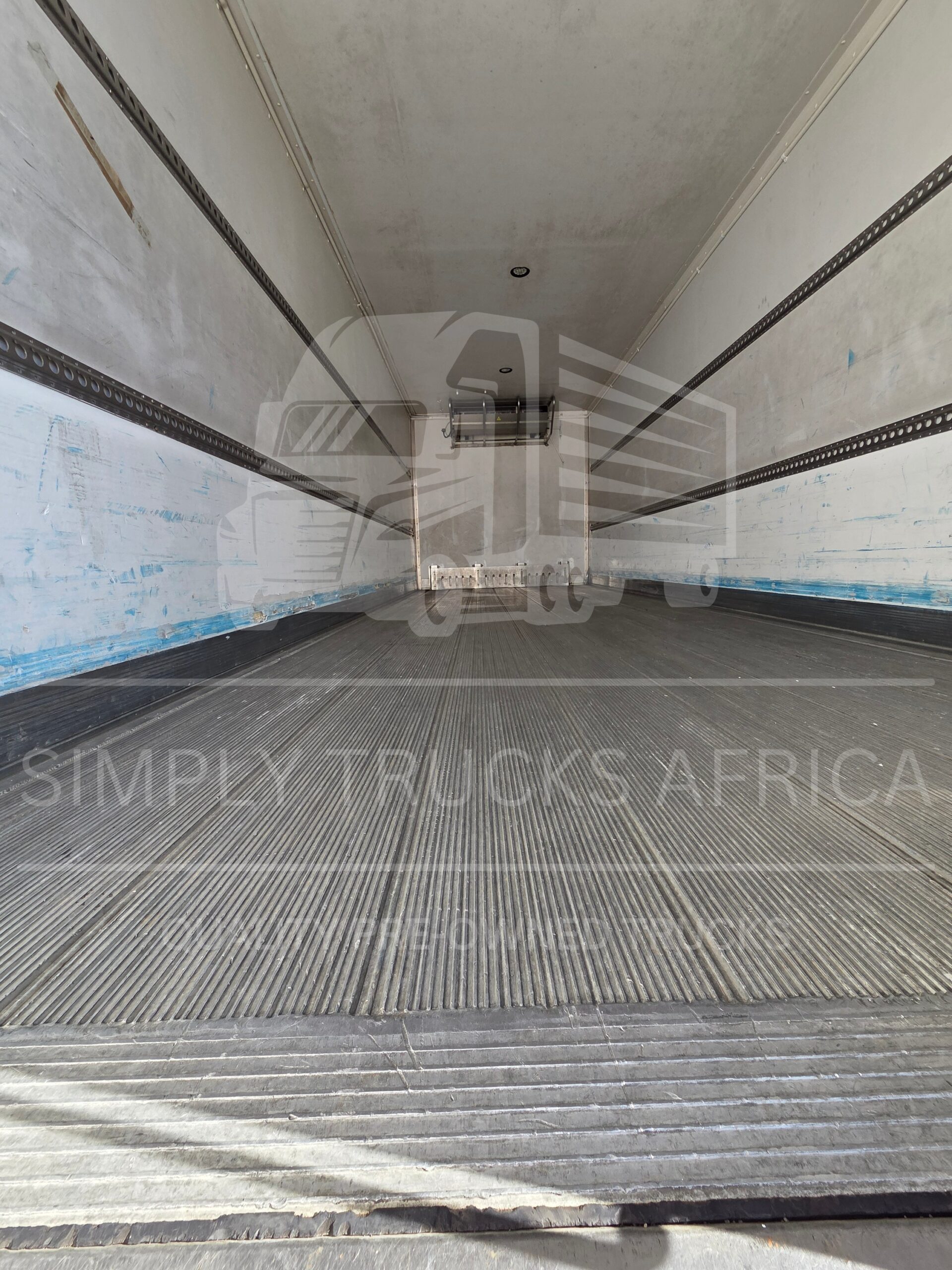 2016 Isuzu FTR 850 AMT Refrigerated Body - Bin