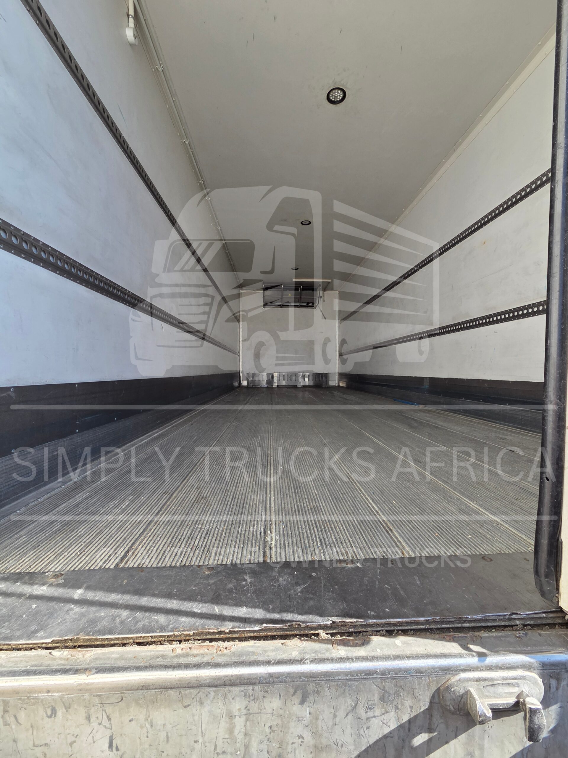 2016 Isuzu FTR 850 AMT Refrigerated Body - Bin