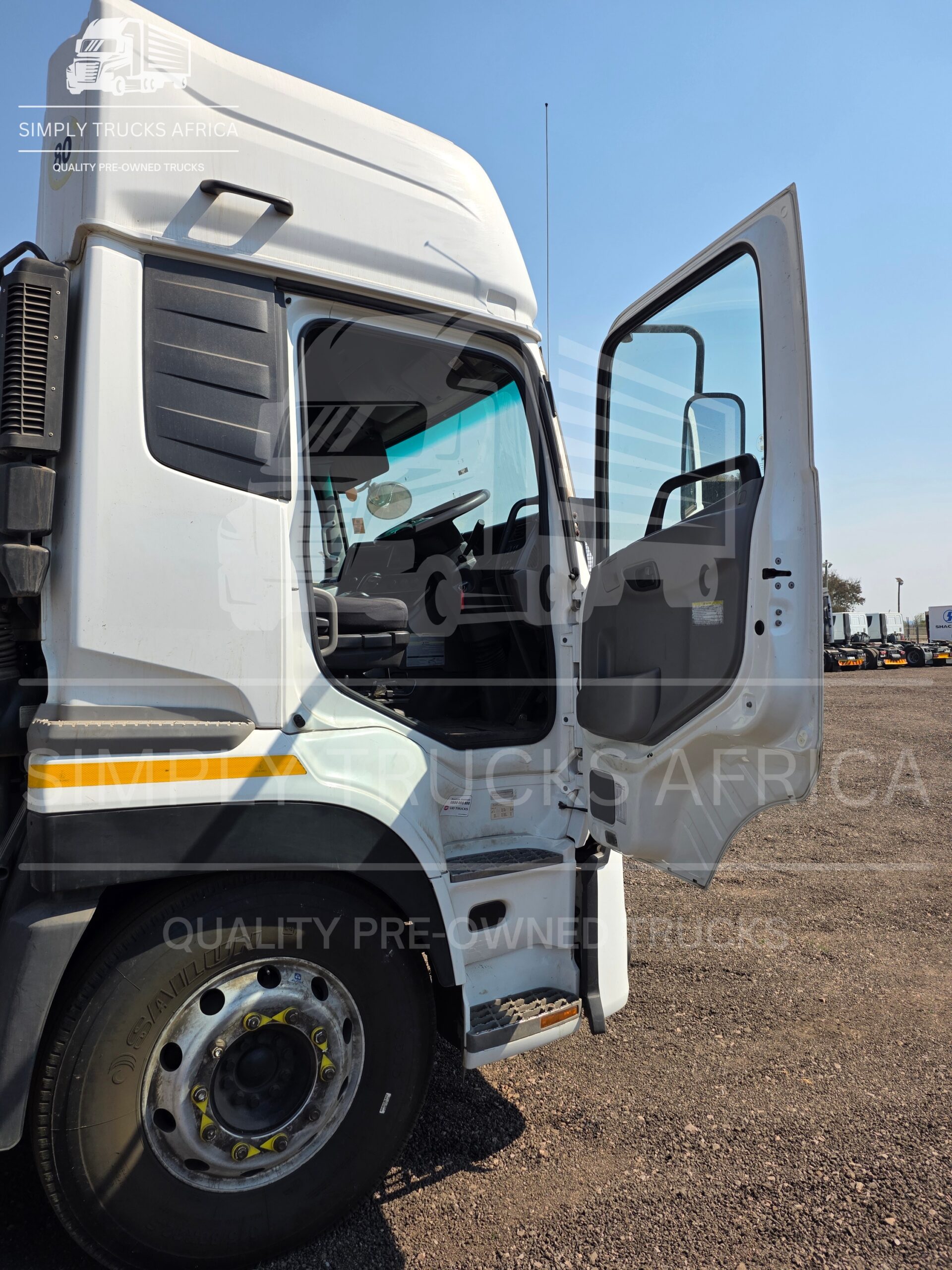 2021-UD-Quon-GW-26-460-6x4-Truck-Tractor-11 2021 UD Quon GW 26-460 6x4 Truck Tractor - door