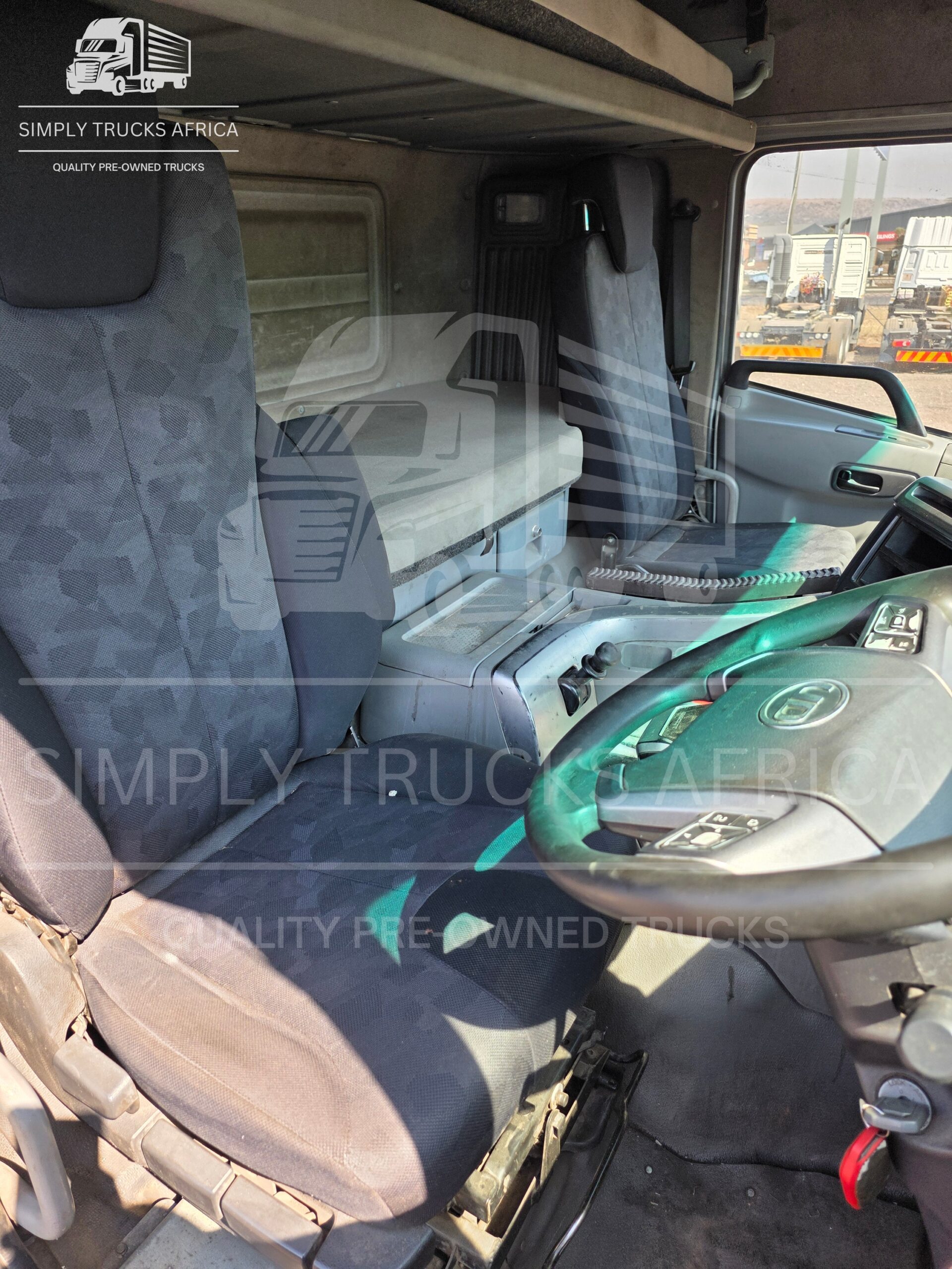 2021-UD-Quon-GW-26-460-6x4-Truck-Tractor-12 2021 UD Quon GW 26-460 6x4 Truck Tractor - interior