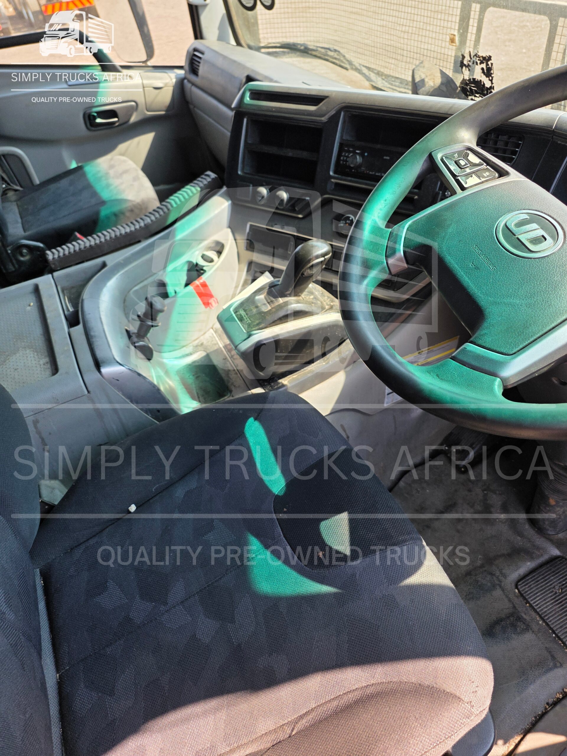 2021-UD-Quon-GW-26-460-6x4-Truck-Tractor-13 2021 UD Quon GW 26-460 6x4 Truck Tractor - interior