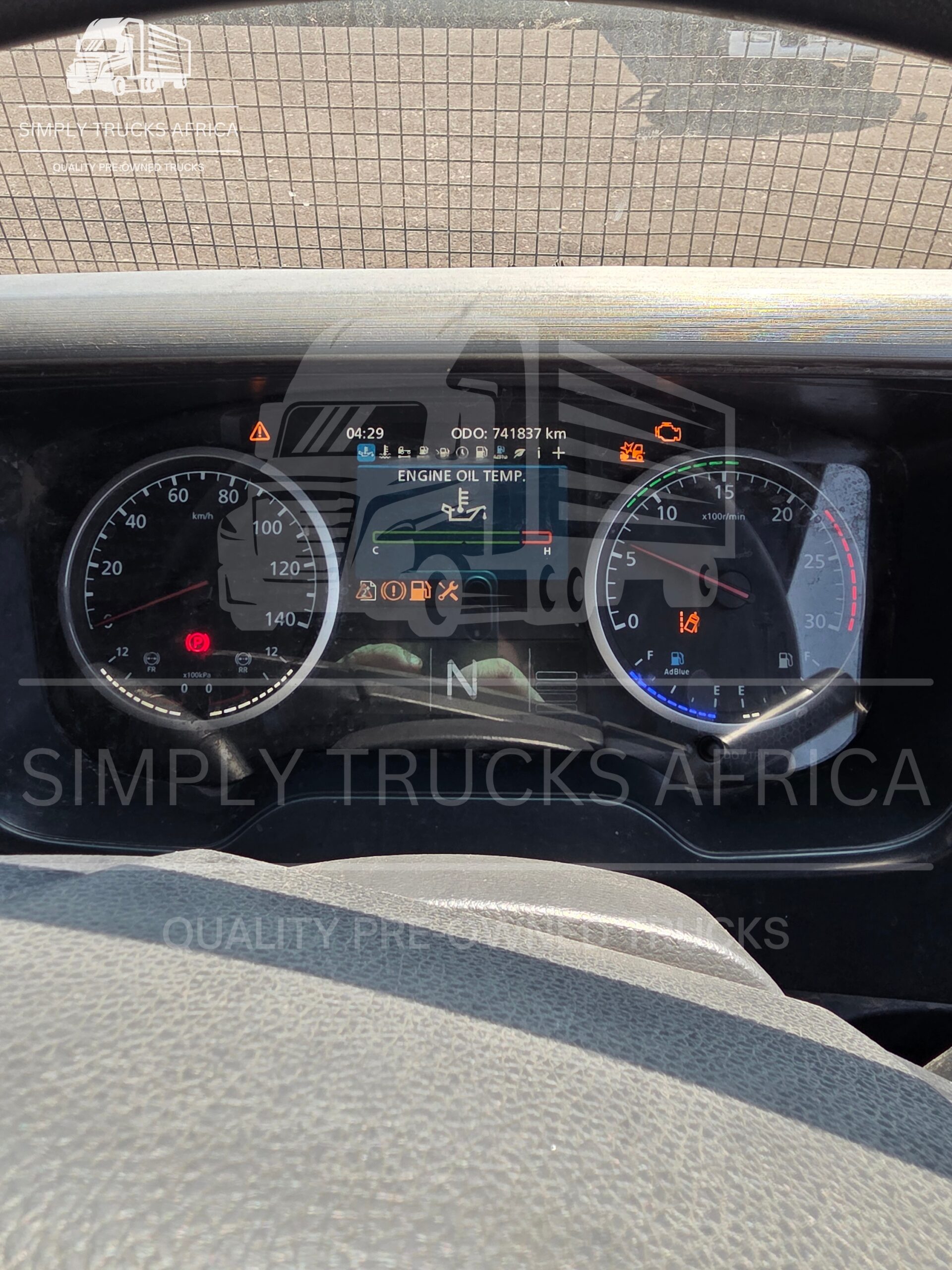 2021-UD-Quon-GW-26-460-6x4-Truck-Tractor-15 2021 UD Quon GW 26-460 6x4 Truck Tractor - interior