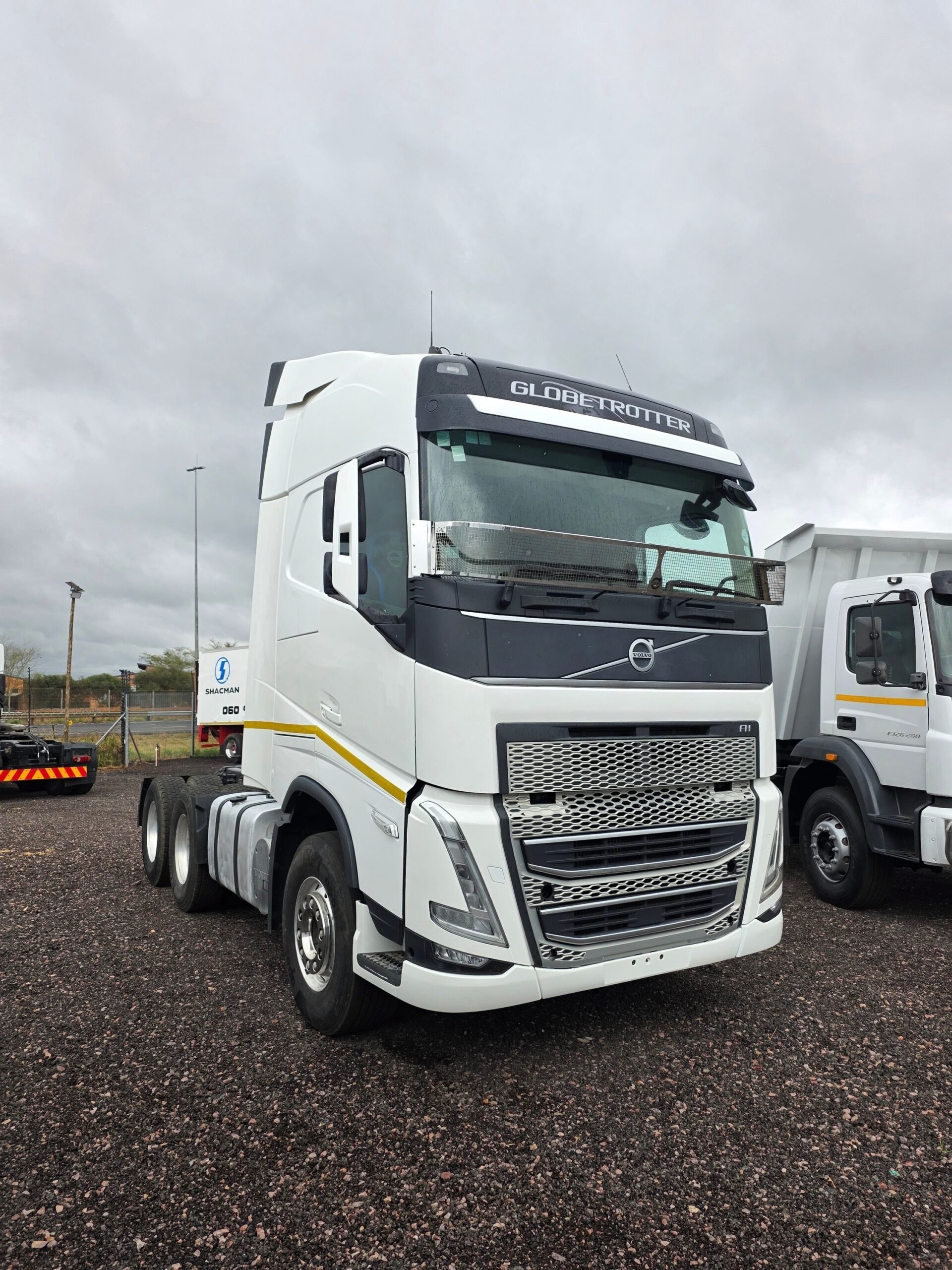 2022-Volvo-FH-520-Globetrotter-6x4-Truck-Tractor-0