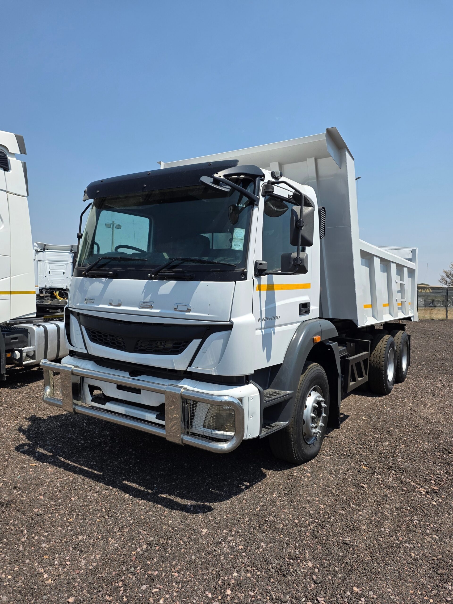 2023-Fuso-FJ-26-280-10-cube-tipper-0